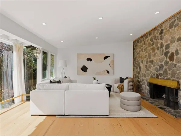 1650 Mathers AVE, West Vancouver, BC V7V 2G7