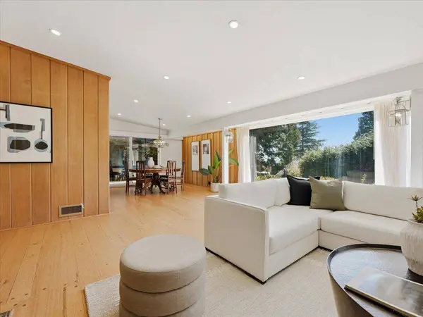 1650 Mathers AVE, West Vancouver, BC V7V 2G7