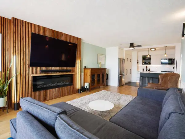 441 E 3rd ST #303, North Vancouver, BC V7L 1G3