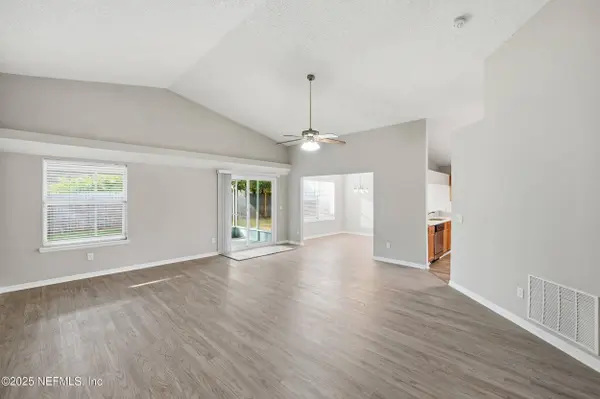 8428 COUNTRY BEND CIR E, Jacksonville, FL 32244