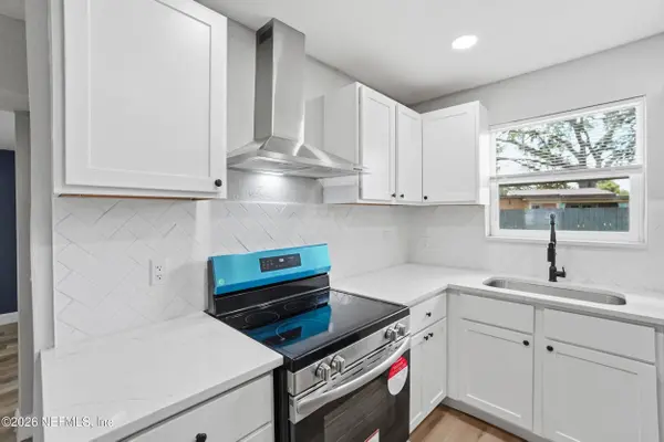 6144 FORDHAM CIR W, Jacksonville, FL 32217