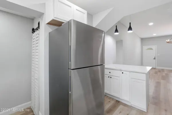 6144 FORDHAM CIR W, Jacksonville, FL 32217