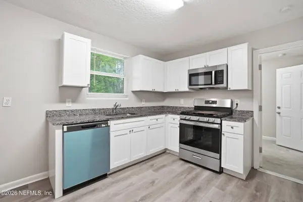 5203 CHIVALRY DR, Jacksonville, FL 32208