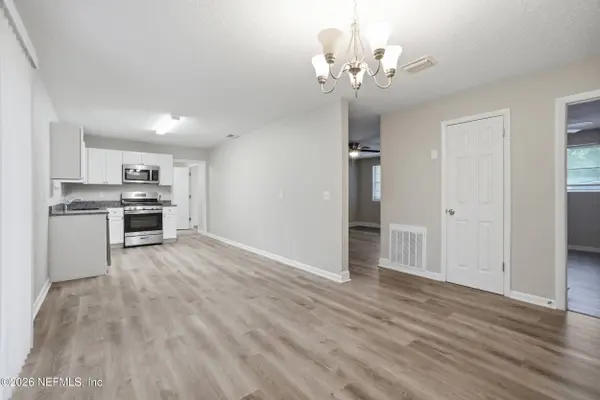 5203 CHIVALRY DR, Jacksonville, FL 32208