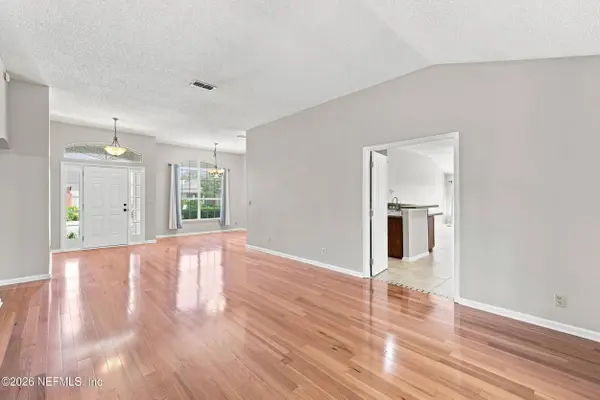 2142 FOREST GATE DR E, Jacksonville, FL 32246