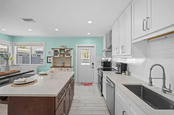 1841 LAUREL ST, Sarasota, FL 34236