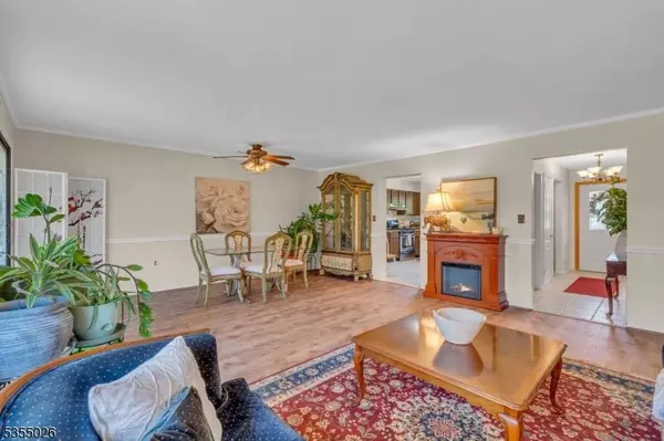 55 Dorchester Ct, Hillsborough Twp., NJ 08844