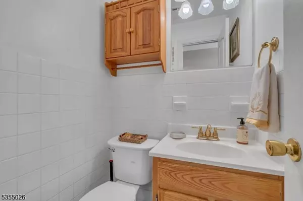 55 Dorchester Ct, Hillsborough Twp., NJ 08844