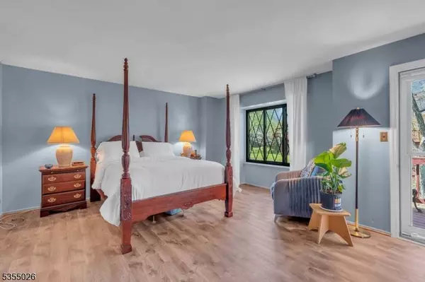 55 Dorchester Ct, Hillsborough Twp., NJ 08844