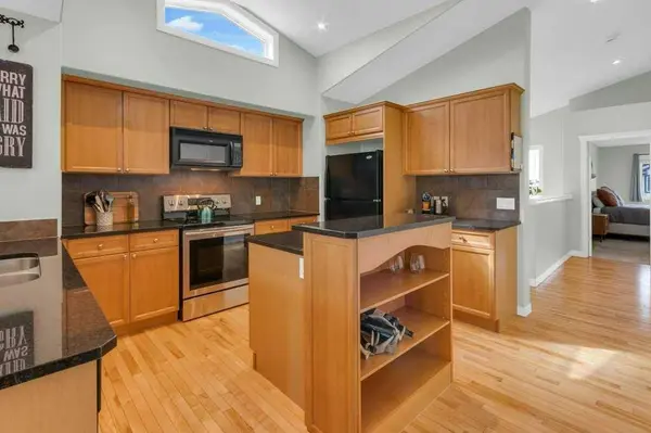 36 Rockyspring Rise NW, Calgary, AB T3G 5Z9