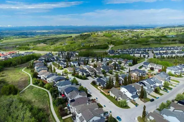 36 Rockyspring Rise NW, Calgary, AB T3G 5Z9