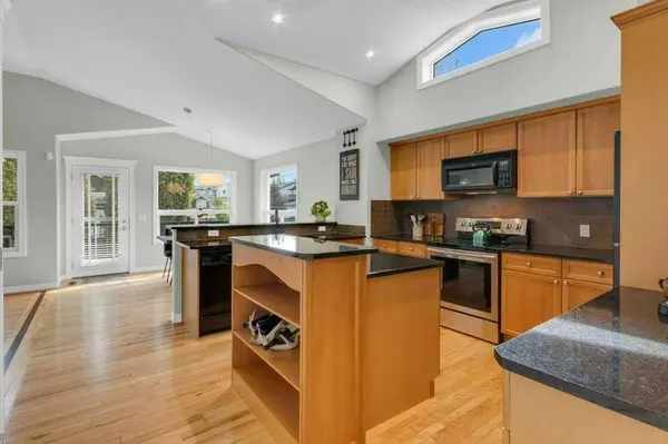 36 Rockyspring Rise NW, Calgary, AB T3G 5Z9