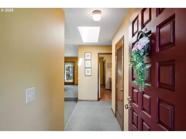 1395 BEVERLY DR, Gladstone, OR 97027