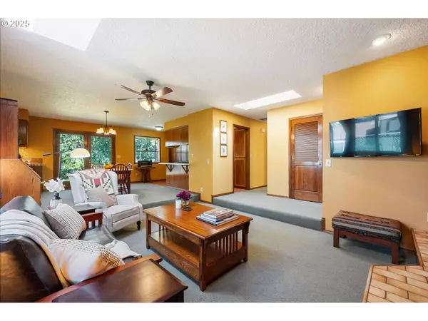 1395 BEVERLY DR, Gladstone, OR 97027