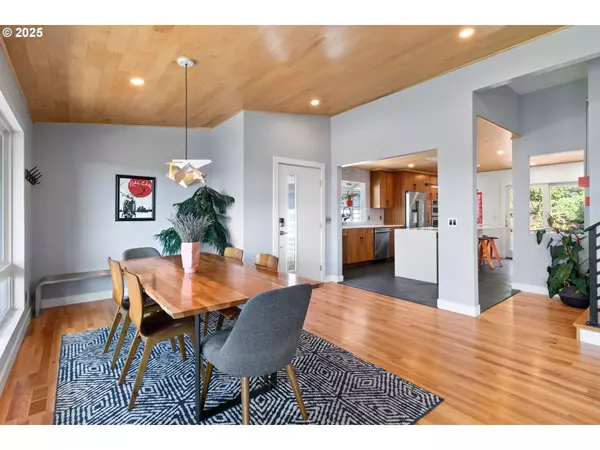 4362 SW WASHOUGA AVE, Portland, OR 97239