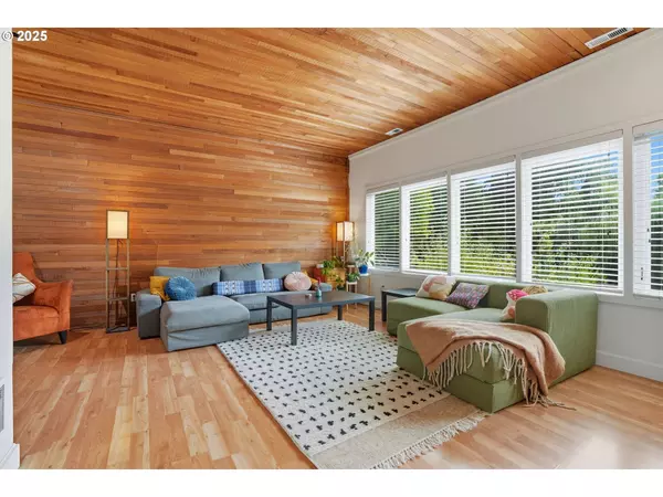 1389 SW TAYLORS FERRY CT, Portland, OR 97219