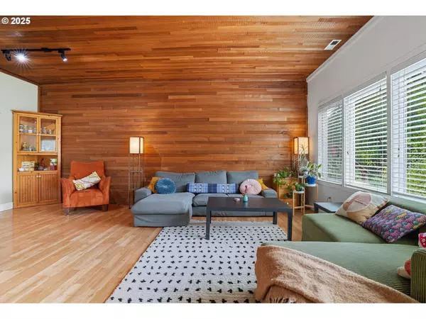 1389 SW TAYLORS FERRY CT, Portland, OR 97219