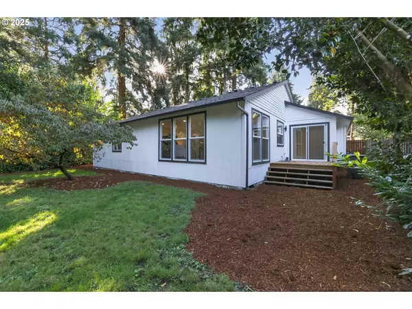 8879 SW BLAKE ST, Tualatin, OR 97062