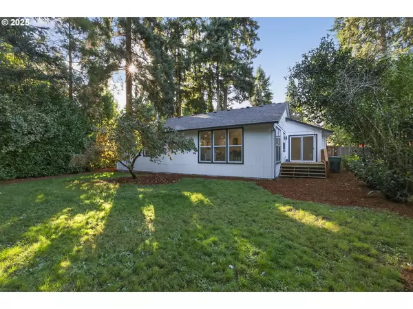 8879 SW BLAKE ST, Tualatin, OR 97062