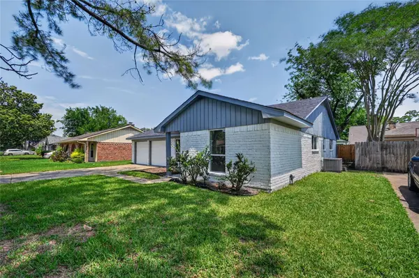 12614 Hunting Brook DR, Houston, TX 77099