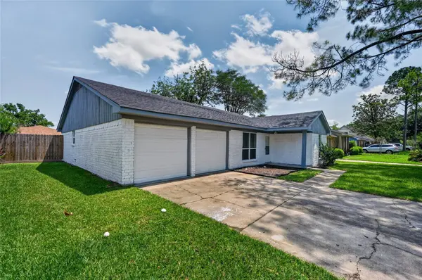 12614 Hunting Brook DR, Houston, TX 77099