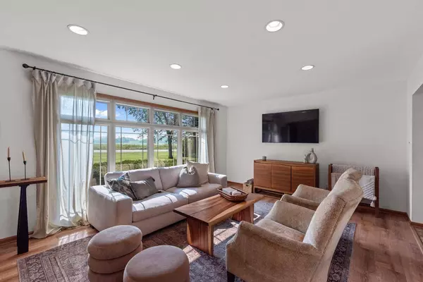 557 Granville ROAD, Cedarburg, WI 53012