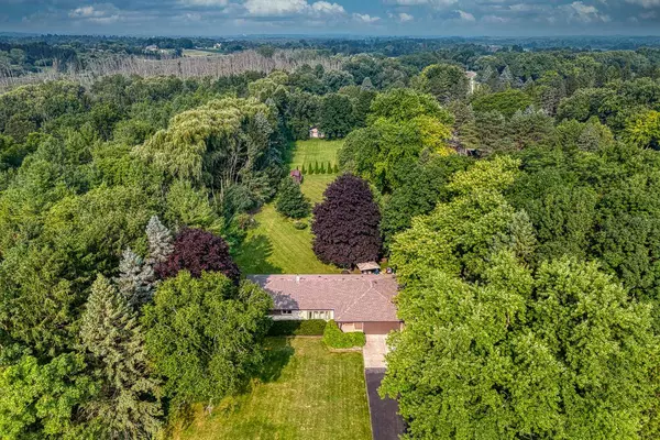 557 Granville ROAD, Cedarburg, WI 53012