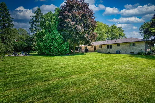 557 Granville ROAD, Cedarburg, WI 53012