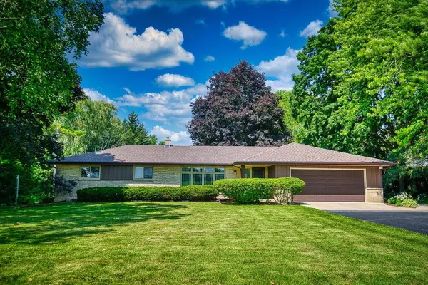 557 Granville ROAD, Cedarburg, WI 53012