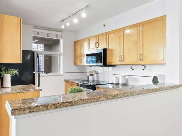 4388 Buchanan ST #1804, Burnaby, BC V5C 6R8