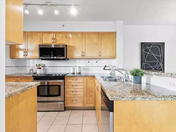 4388 Buchanan ST #1804, Burnaby, BC V5C 6R8