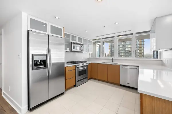 1205 W Hastings ST #2302, Vancouver, BC V6E 4T7