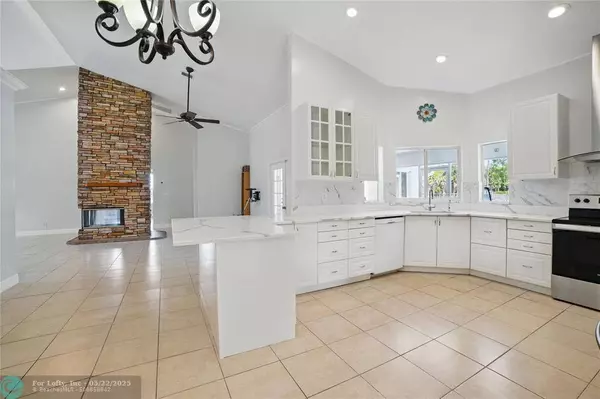 13105 Raymond Dr, Loxahatchee, FL 33470