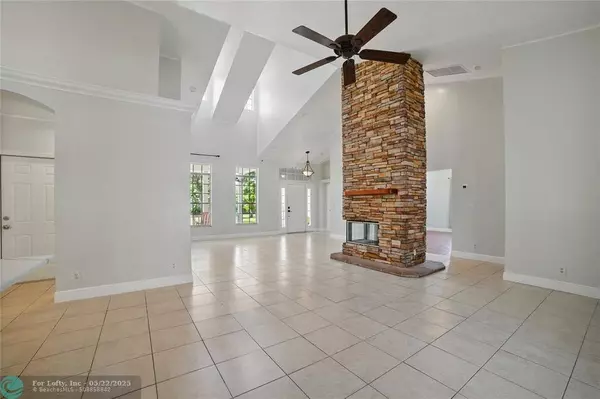 13105 Raymond Dr, Loxahatchee, FL 33470