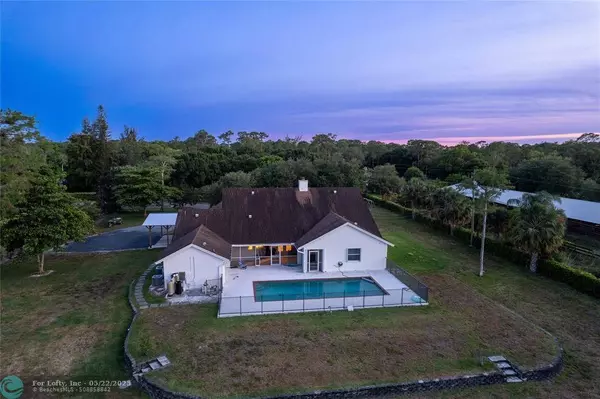 13105 Raymond Dr, Loxahatchee, FL 33470