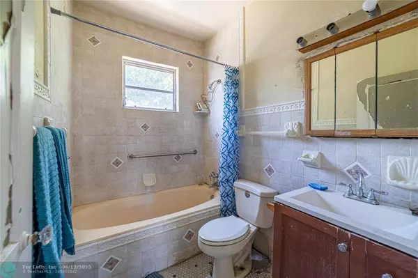 627 Valley Forge Rd, West Palm Beach, FL 33405