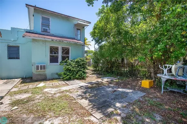 627 Valley Forge Rd, West Palm Beach, FL 33405