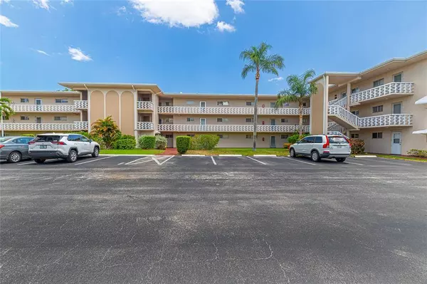 2721 Garden Dr N #310, Lake Worth, FL 33461