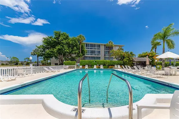 2721 Garden Dr N #310, Lake Worth, FL 33461