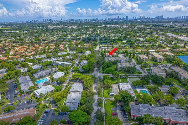 942 NE 199th St #401, Miami, FL 33179