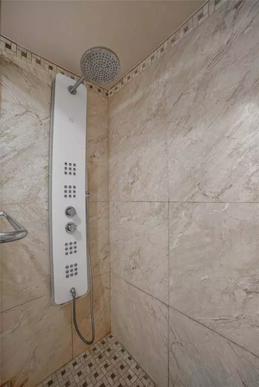 942 NE 199th St #401, Miami, FL 33179