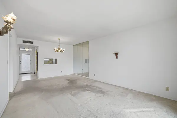 2861 NW 47th TER #305b, Lauderdale Lakes, FL 33313