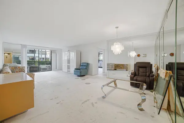 600 Three Islands BLVD #121, Hallandale Beach, FL 33009