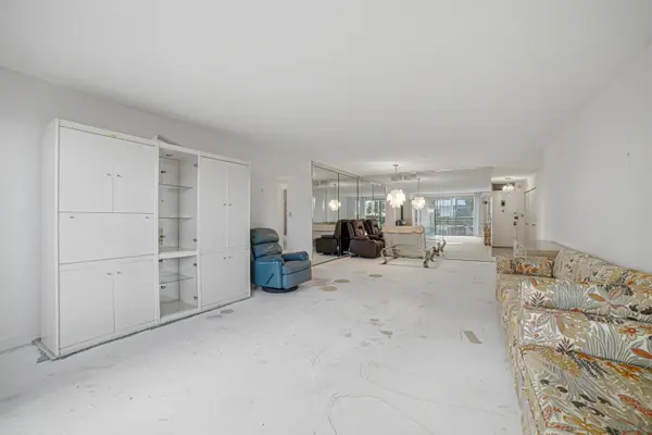 600 Three Islands BLVD #121, Hallandale Beach, FL 33009