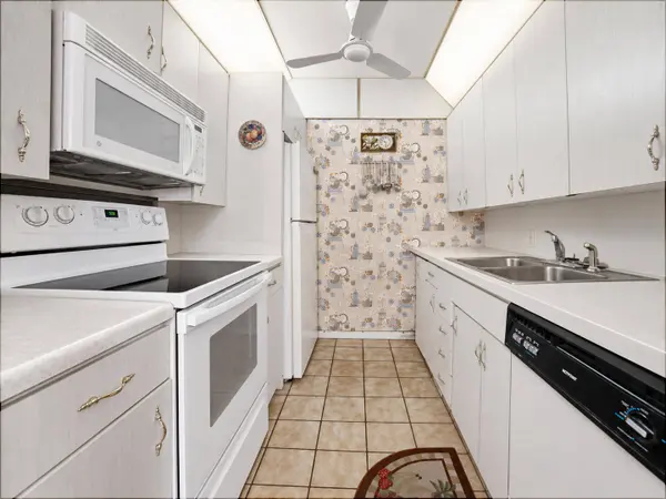 2905 Victoria PL #J3, Coconut Creek, FL 33066