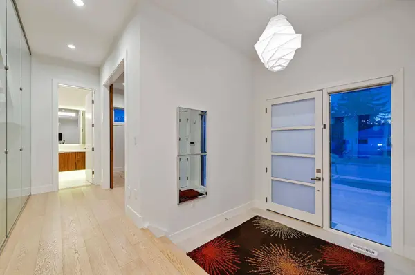 1512 21A ST NW, Calgary, AB T2N 2M6