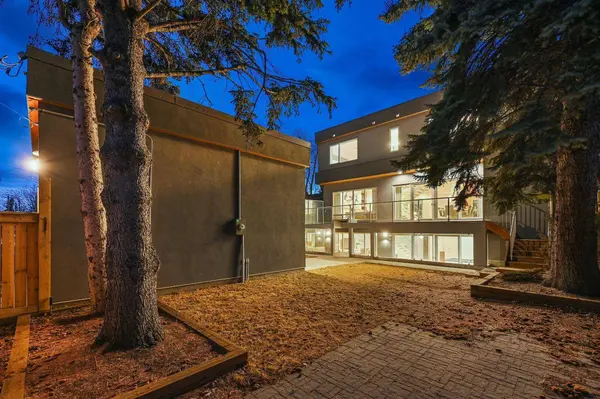 1512 21A ST NW, Calgary, AB T2N 2M6