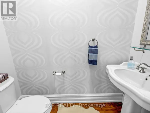 241 POPLAR PLAINS STREET, Toronto (casa Loma), ON M4V2N8