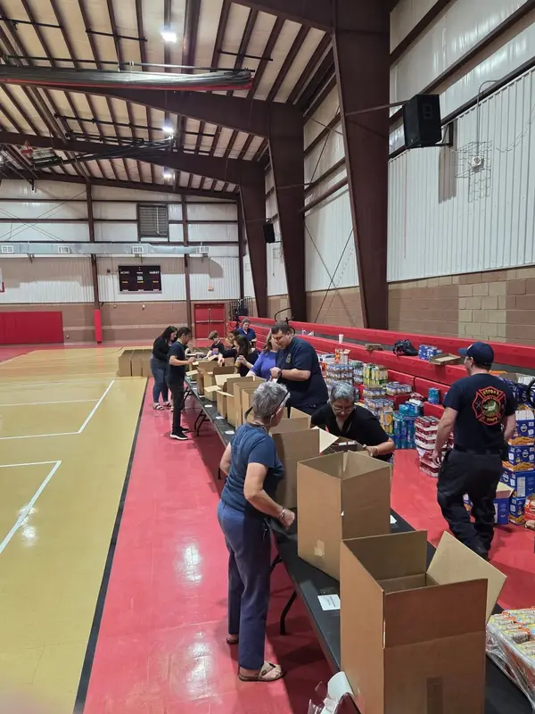 Rotary Club of Lacombe Hands out over 200 meal boxes for Thanksgiving!