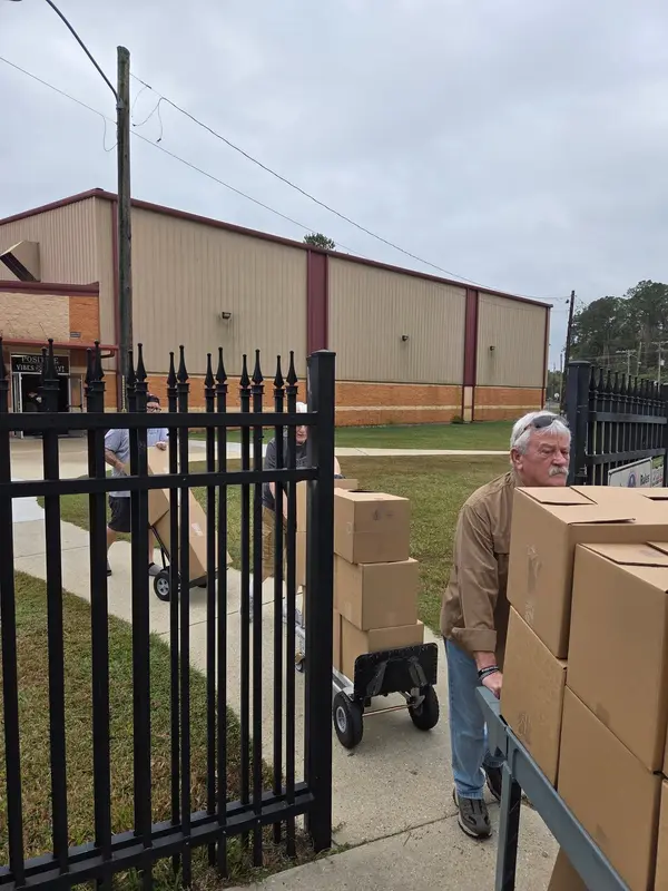 Rotary Club of Lacombe Hands out over 200 meal boxes for Thanksgiving!